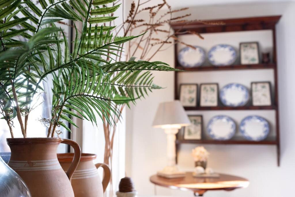 Sarah'S - A Townhouse Apartment In Georgian Holt Холт Экстерьер фото