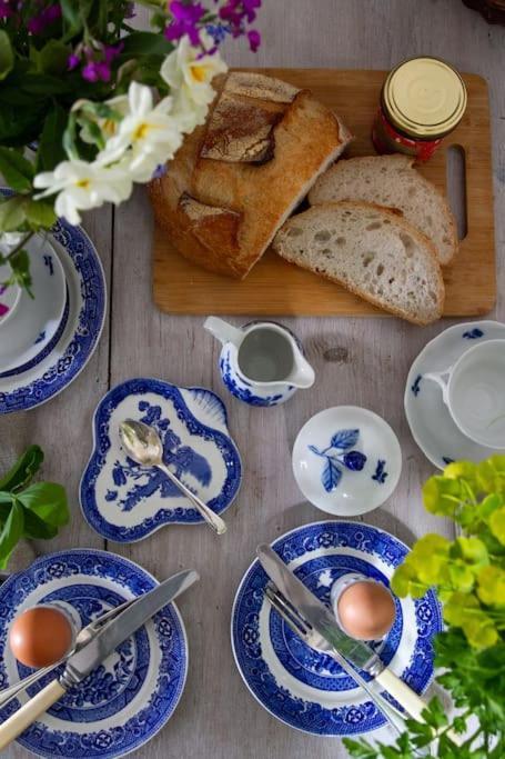 Sarah'S - A Townhouse Apartment In Georgian Holt Холт Экстерьер фото
